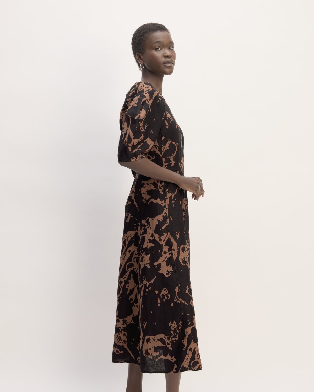 The Linen Short-Sleeve Scoop Midi Dress | Carob Brown Abstract - Image 3