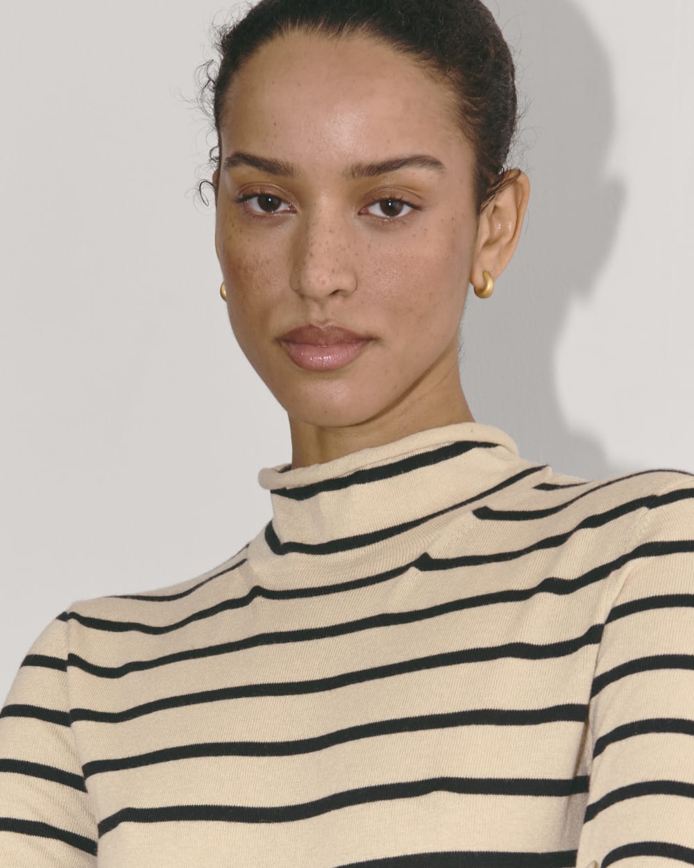 The Funnel Neck in Cotton Cashmere | Powder / Black - Image 3